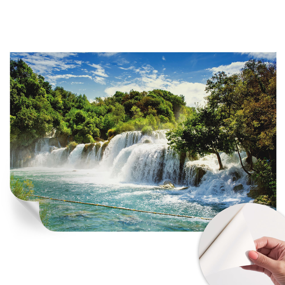 Öntapadós tapéta a nappaliba Egy lenyűgöző vízesés