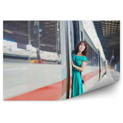 Öntapadós fotótapéta falra Fiatal nő párizsi vasúti peron állomás