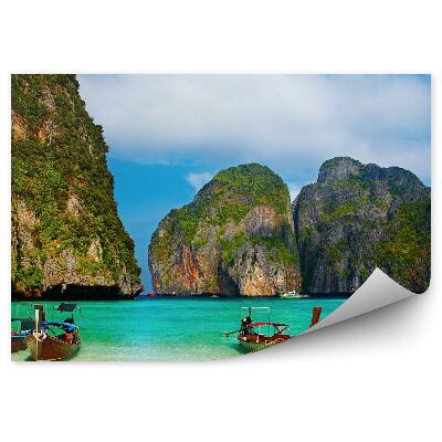 Poszter tapéta Csónakok strand öböl homokkék víz sziklák szigetek