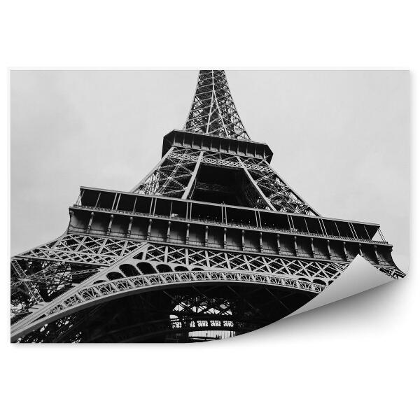 Fotótapéta Fekete-fehér közelről az Eiffel-torony felhős égbolttal