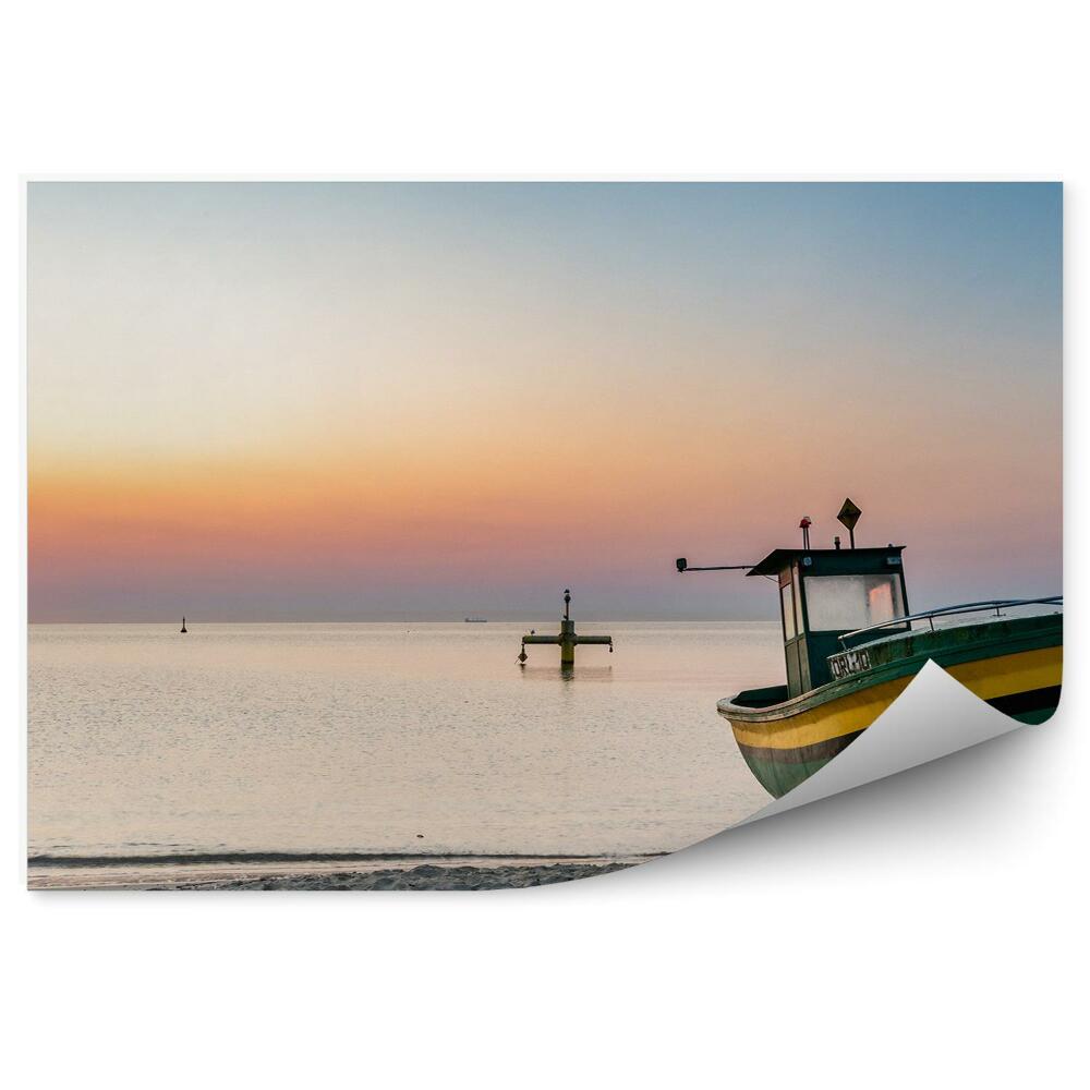 Fotótapéta Zöld csónak a tengerparton homokos strand