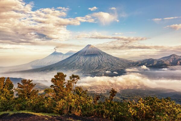 Öntapadós fotótapéta falra Kilátás a Fuego vulkánokra a pacaya guatemalából