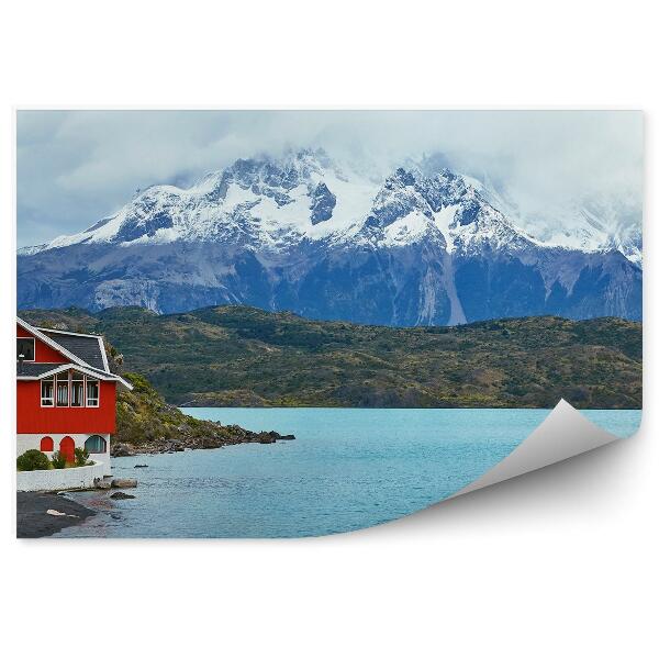 Öntapadós fotótapéta Piros ház a Pehoe-tónál Torres del Paine-ben