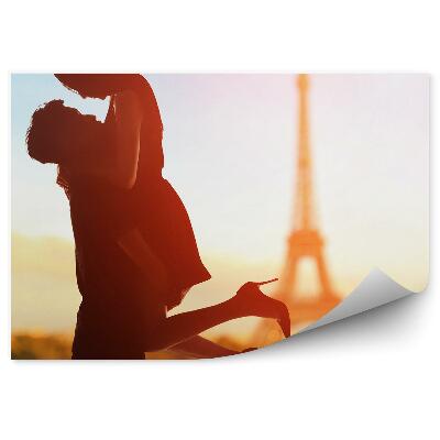Fotótapéta Fiatal pár szerelmeseinek a háttérben az Eiffel-torony
