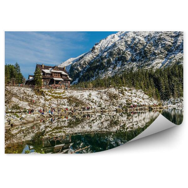 Öntapadós fotótapéta Morskie oko hegyek hó emberek tűlevelű fák ég felhők házikó Tátra