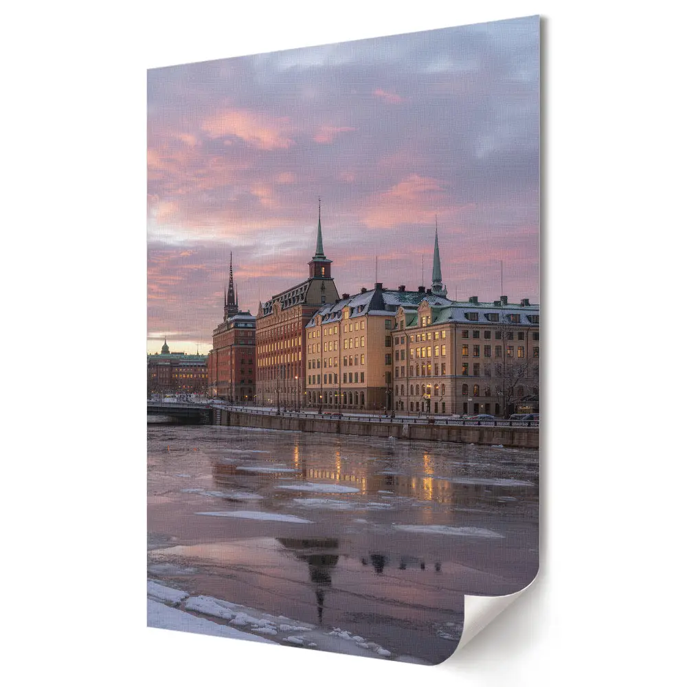 Téli naplemente a város felett plakát