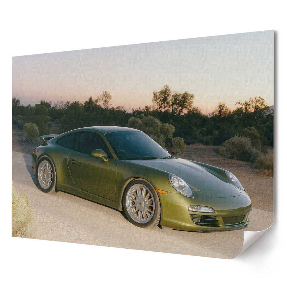 Plakát Zöld Porsche egy sivatagi úton