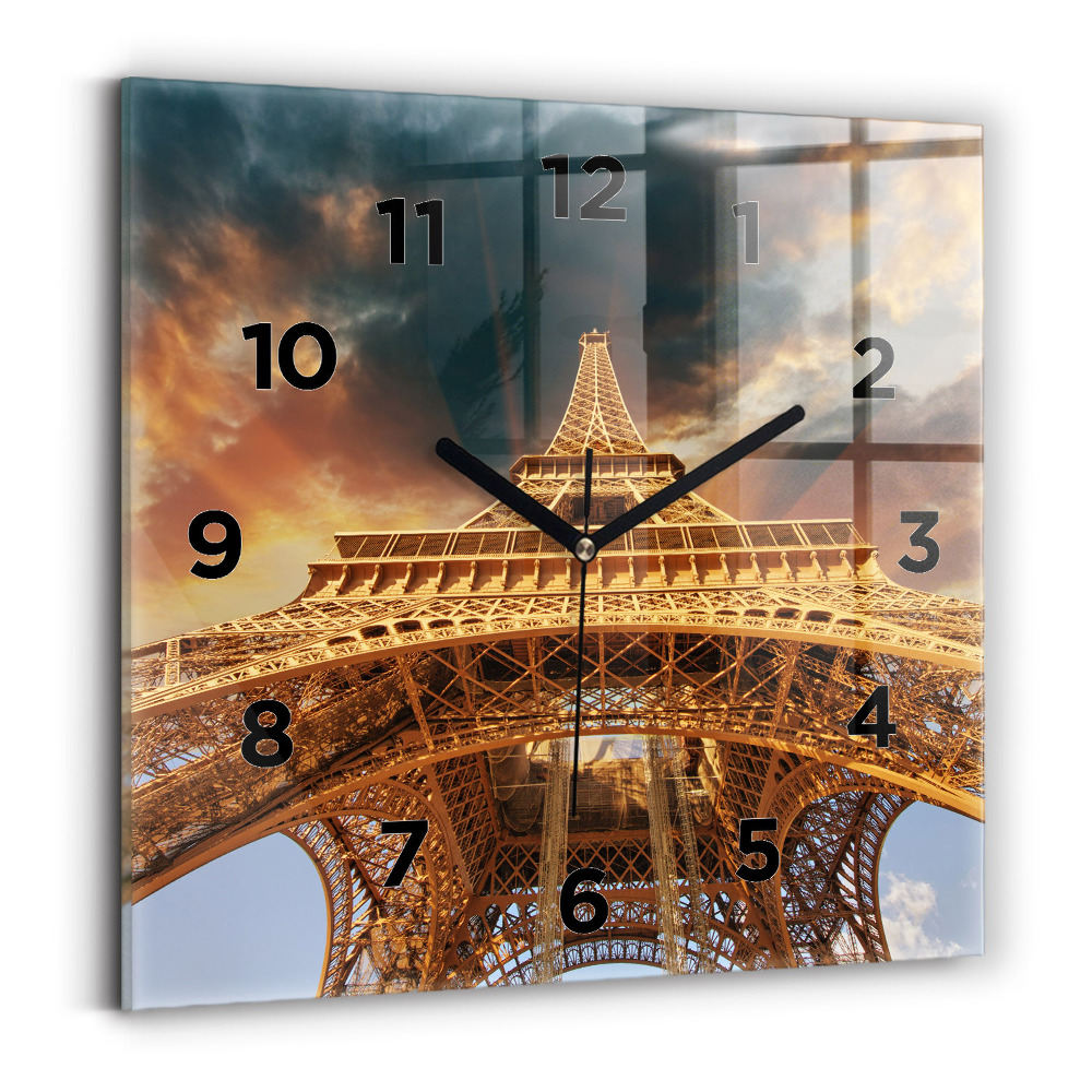 Négyzet alakú üvegóra 30x30 Eiffel-torony a háttérben a felhők