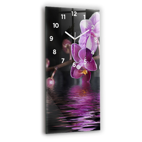 Függőleges üvegóra Orchidea virág a vízen