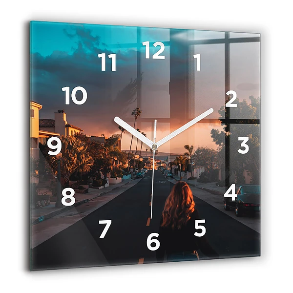 Szögletes üvegóra 60x60 Nő az úton