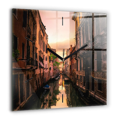 Szögletes üvegóra 60x60 Kilátás a városi csatornára